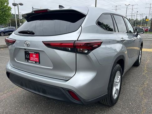 Certified 2025 Toyota Highlander LE FWD image 5