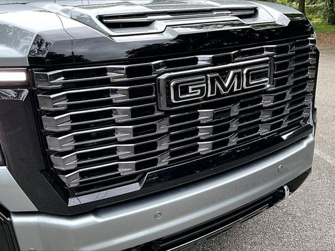 Used 2026 GMC Sierra 2500 Denali Ultimate w/ LPO, Black Badging Package AWD/4WD image 34