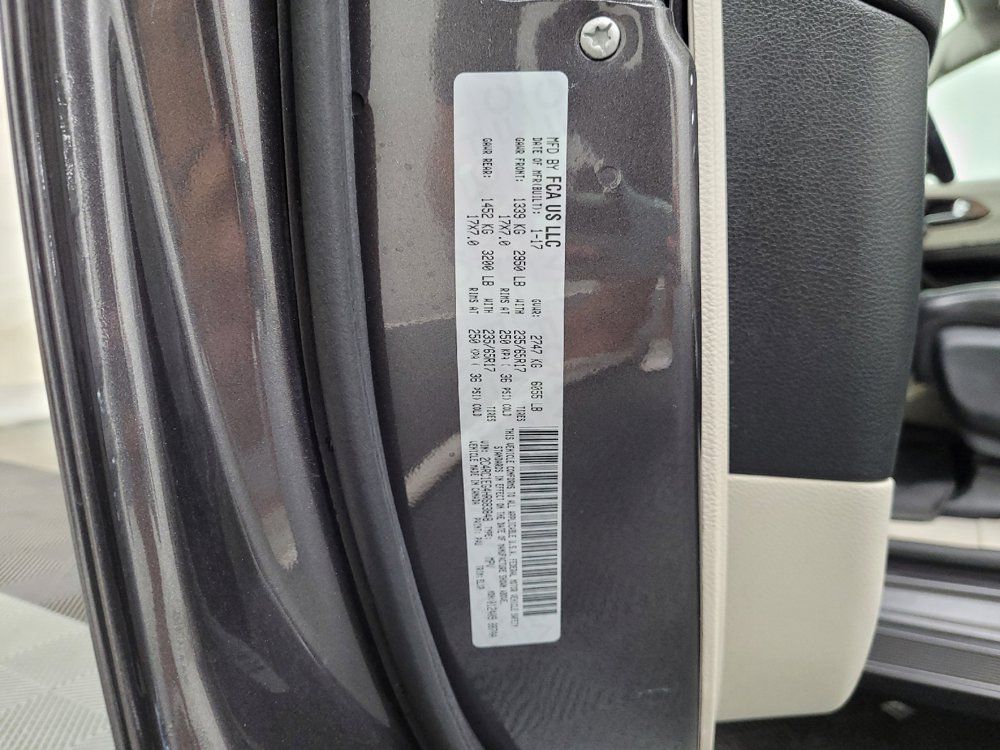 Used 2017 Chrysler Pacifica Touring-L Plus FWD image 33