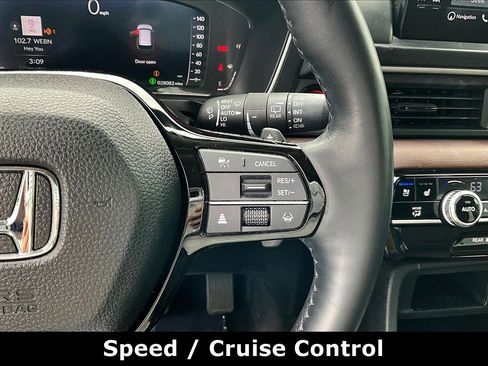 Used 2025 Honda Pilot Elite image 12
