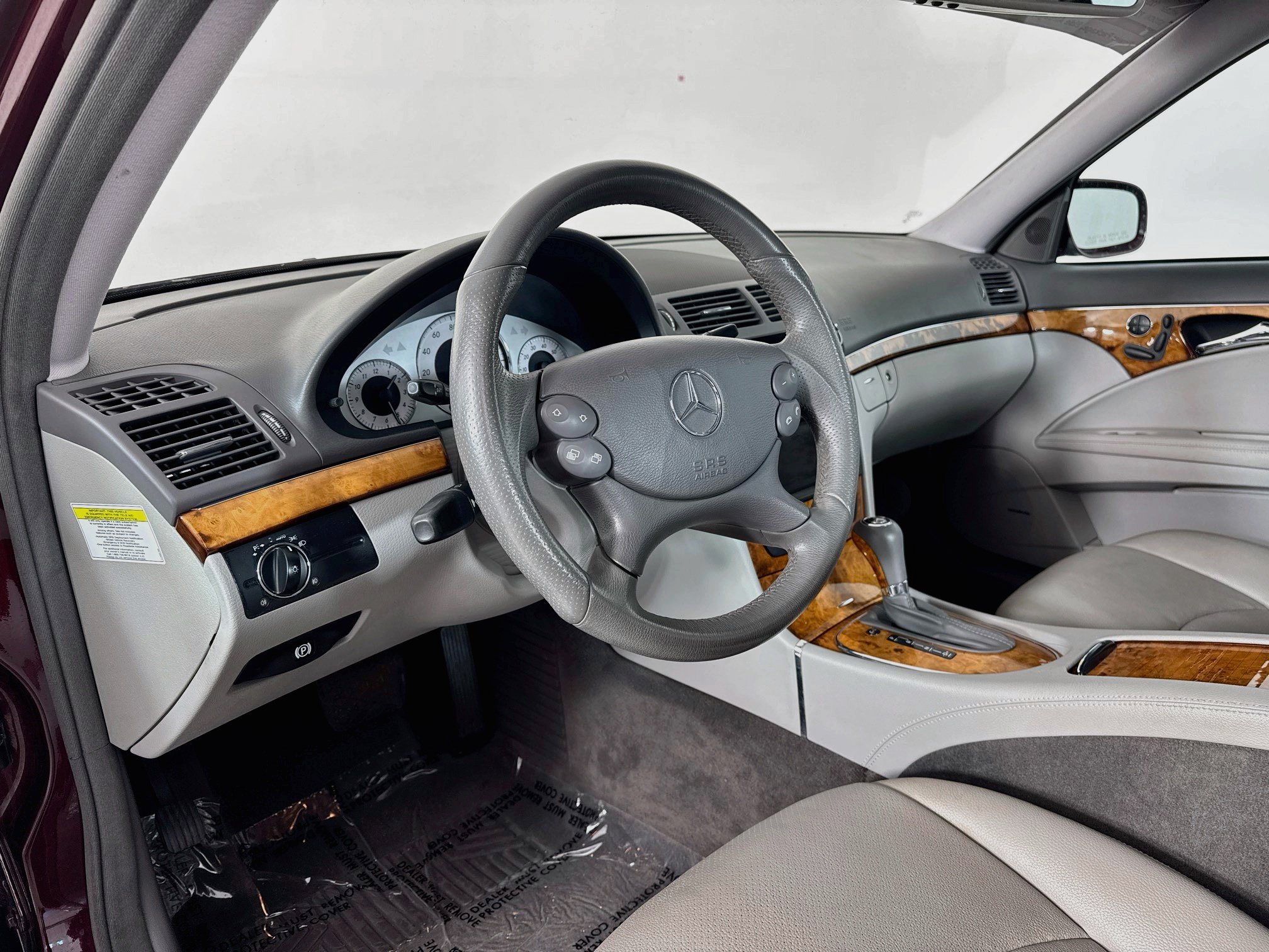 Used 2009 Mercedes-Benz E 350 4MATIC Sedan image 9