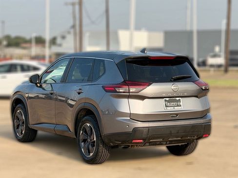 Certified 2025 Nissan Rogue SV FWD image 5