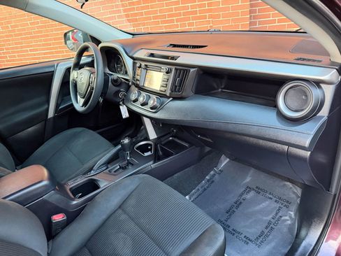 Used 2018 Toyota RAV4 LE image 19