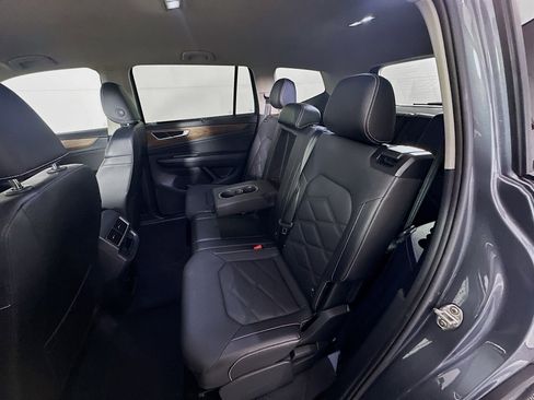 Used 2025 Volkswagen Atlas SE image 28