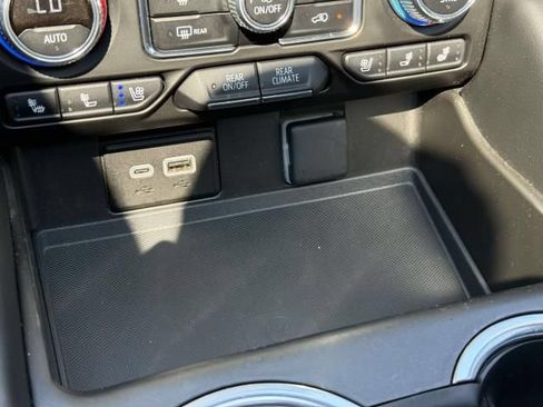 Used 2024 GMC Yukon SLT w/ SLT Premium Package AWD/4WD image 29