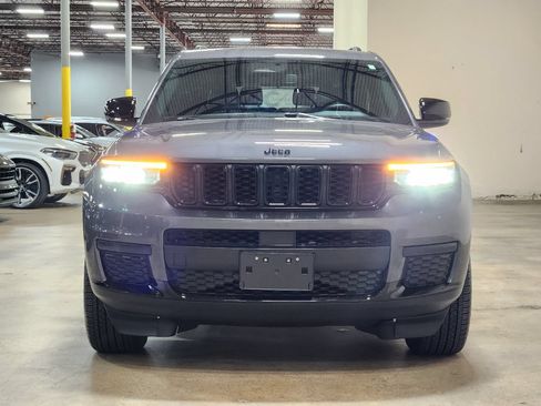 Used 2022 Jeep Grand Cherokee L Laredo RWD image 2