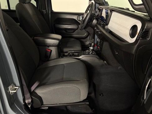 Used 2024 Jeep Wrangler Unlimited image 18