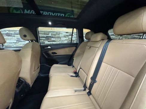 Used 2023 Volkswagen Tiguan SE w/ Panoramic Sunroof Package image 27