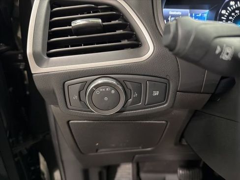 Used 2023 Ford Edge SEL image 11