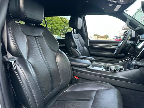 Used 2022 Jeep Wagoneer Series III w/ Flexible Seating Group RWD image 30