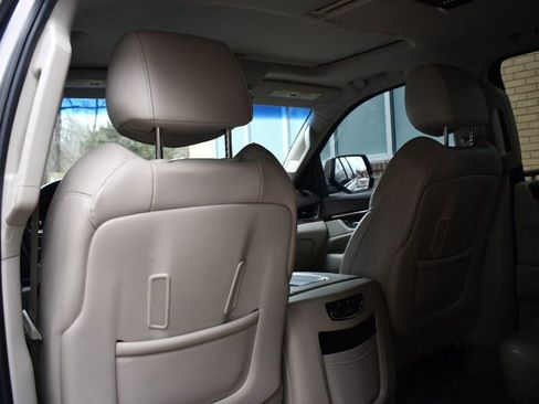 Used 2017 Cadillac Escalade ESV Luxury image 43