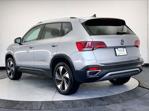 Certified 2024 Volkswagen Taos SE image 12