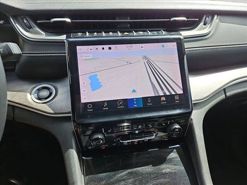 Used 2023 Jeep Grand Cherokee Limited RWD image 15