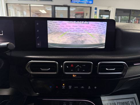 Used 2026 Nissan Sentra SR w/ Floor Mat Package FWD image 25