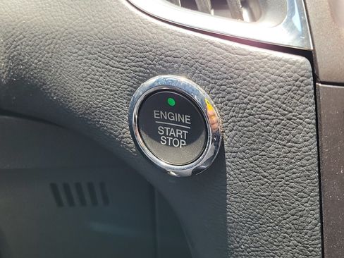 Used 2018 Ford Edge Titanium FWD image 34