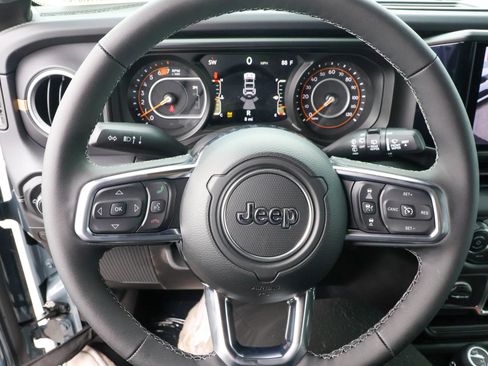 New 2026 Jeep Wrangler Unlimited Sahara AWD/4WD image 28