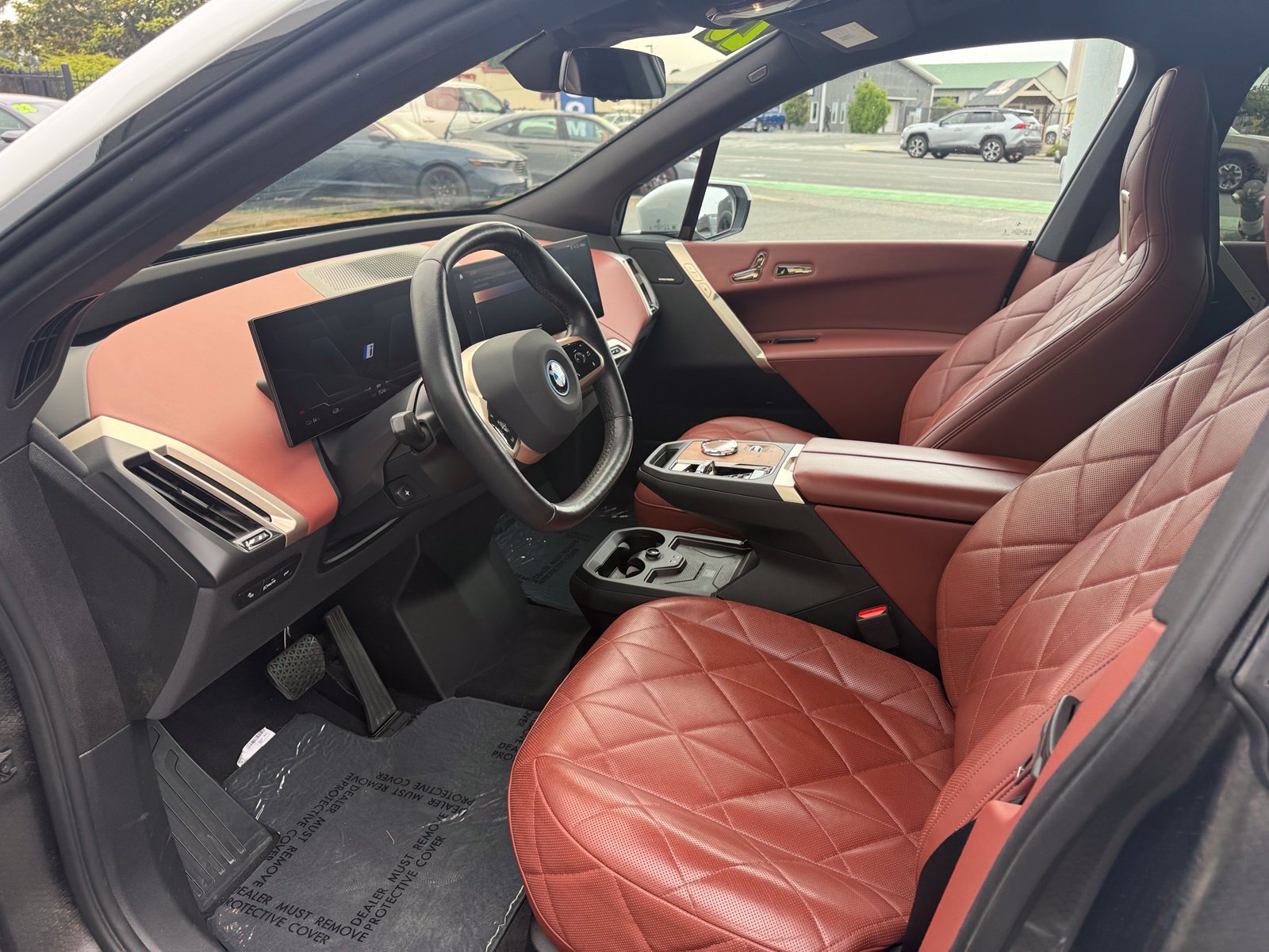 Used 2023 BMW iX xDrive50 w/ Premium Package AWD/4WD image 12