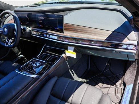 Used 2025 BMW 760i xDrive w/ Executive Package AWD/4WD image 25