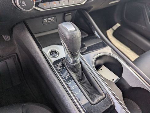 Used 2024 Nissan Altima 2.5 SV FWD image 14