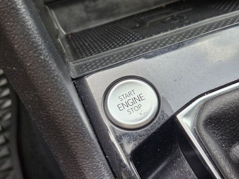 Used 2023 Volkswagen Taos SE w/ Panoramic Sunroof Package image 21