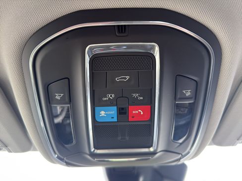 Used 2023 Jeep Grand Cherokee L Limited w/ Luxury Tech Group II AWD/4WD image 23