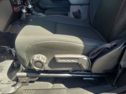 Used 2021 Jeep Wrangler Rubicon AWD/4WD image 14