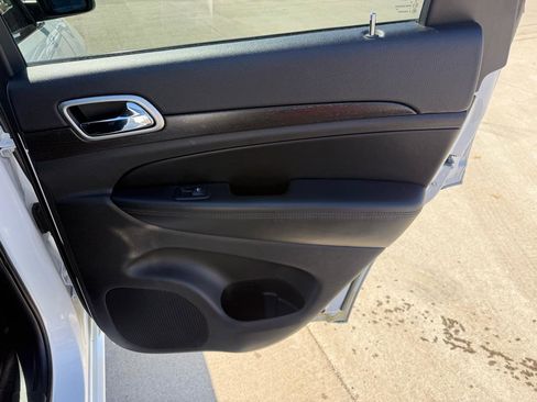 Used 2018 Jeep Grand Cherokee Altitude image 24