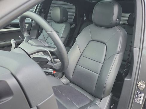 Certified 2024 Porsche Cayenne AWD/4WD image 5