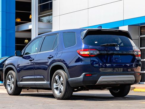 Used 2025 Honda Pilot EX-L image 3