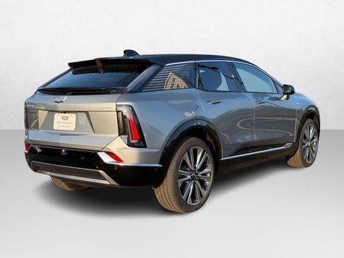 New 2025 Cadillac Optiq Luxury 2 image 3