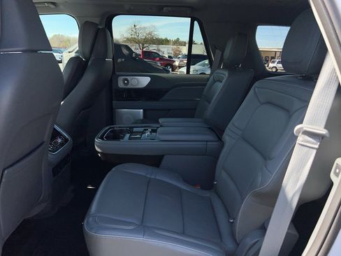 Used 2019 Lincoln Navigator Reserve image 21
