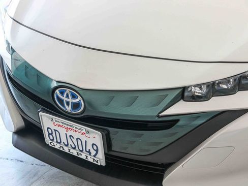 Used 2017 Toyota Prius Prime Premium w/ Carpet Mat Package FWD image 10
