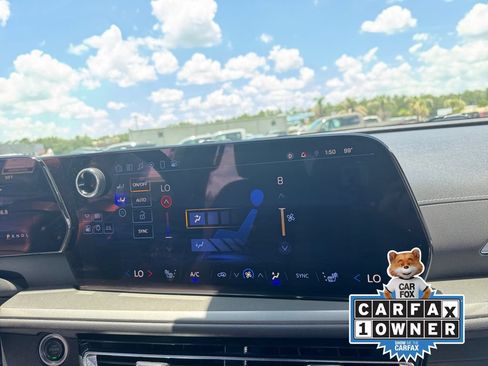 Used 2025 Chevrolet Traverse LT FWD image 23
