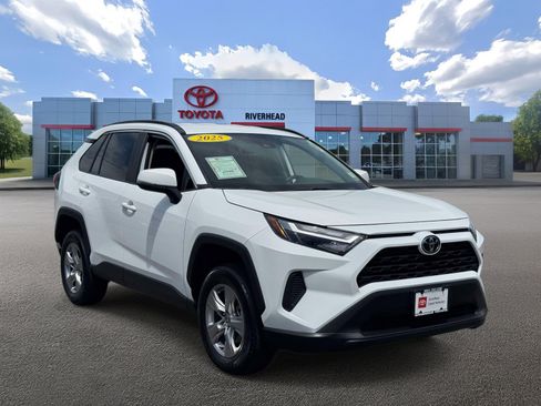 Used 2025 Toyota RAV4 XLE FWD image 2