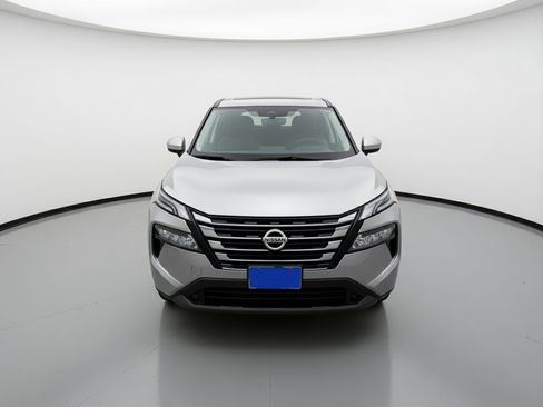 Used 2025 Nissan Rogue SV image 2