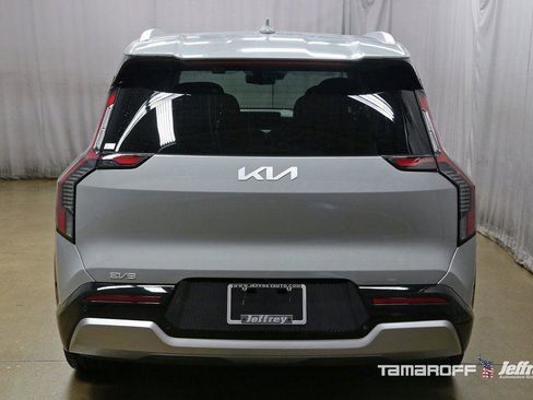 New 2026 Kia EV9 Land image 16