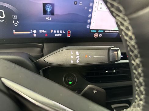 Used 2025 Buick Enclave Sport Touring image 33