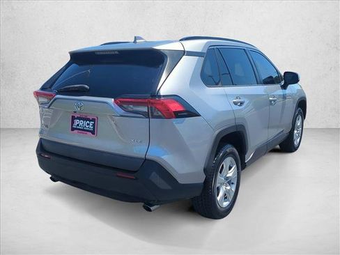 Used 2020 Toyota RAV4 XLE FWD image 5