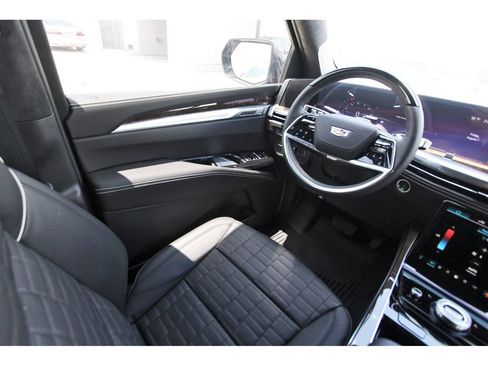New 2026 Cadillac Escalade ESV Platinum Sport w/ LPO, ONYX Package AWD/4WD image 8