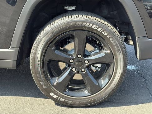 New 2025 Jeep Grand Cherokee Altitude image 7