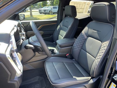 New 2025 GMC Canyon Denali w/ LPO, Denali Black Edition image 55