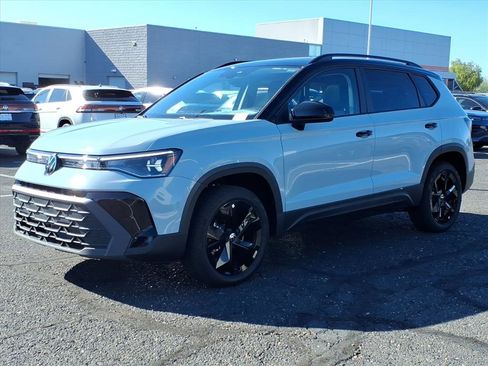 New 2026 Volkswagen Taos SE image 3