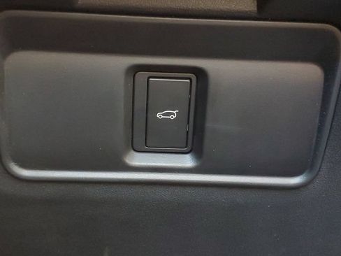Certified 2025 Land Rover Discovery Sport Dynamic SE AWD/4WD image 35