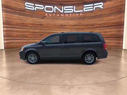Used 2019 Dodge Grand Caravan SXT image 2