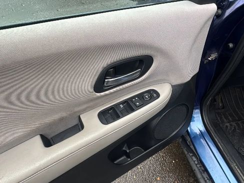 Used 2016 Honda HR-V LX image 10
