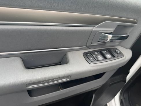 Used 2019 RAM 1500 Classic SLT AWD/4WD image 29