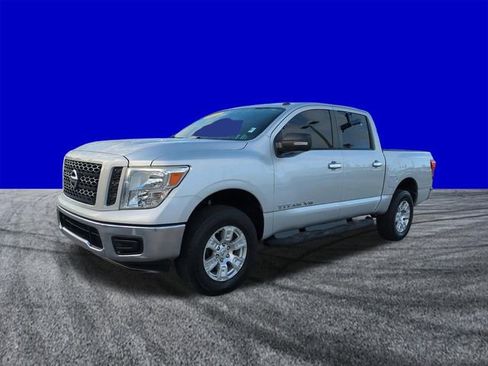 Used 2019 Nissan Titan SV image 8