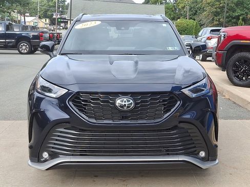 Used 2023 Toyota Highlander XSE image 2