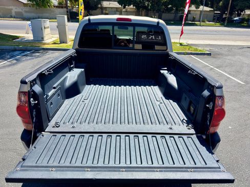 Used 2007 Toyota Tacoma PreRunner RWD image 12