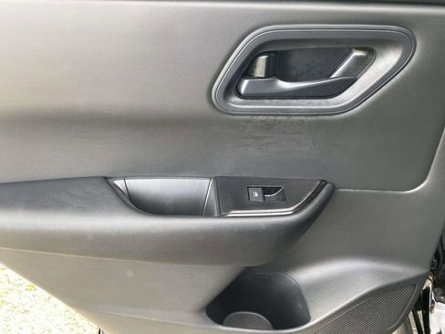 Used 2025 Nissan Rogue S FWD image 12